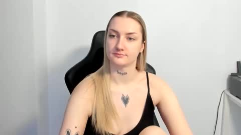 Snapshot of alexafragile chatting on March 2026 02:56:01 PM Alexa online show from March 2026 02:56:01 PM