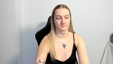 Snapshot of alexafragile chatting on March 2026 03:20:02 PM Alexa online show from March 2026 03:20:02 PM