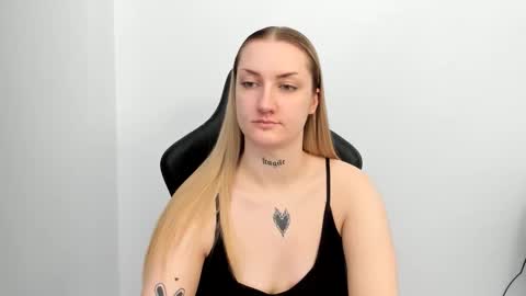 Snapshot of alexafragile chatting on April 2026 12:05:02 PM Alexa online show from April 2026 12:05:02 PM