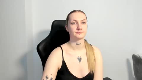 Snapshot of alexafragile chatting on April 2026 03:28:02 PM Alexa online show from April 2026 03:28:02 PM