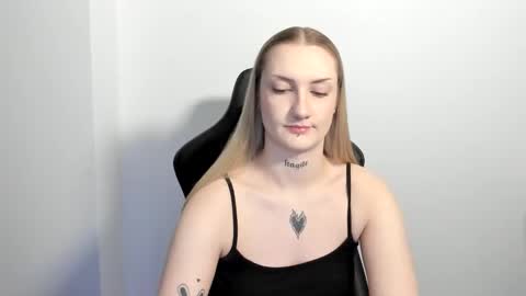 Snapshot of alexafragile chatting on April 2026 06:23:02 PM Alexa online show from April 2026 06:23:02 PM