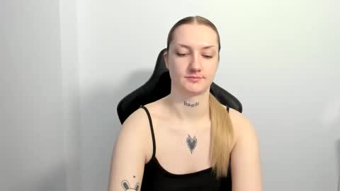 Snapshot of alexafragile chatting on April 2026 11:48:01 AM Alexa online show from April 2026 11:48:01 AM