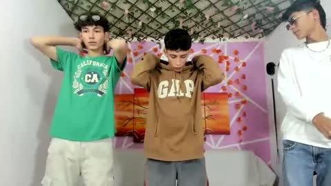 chicos hot online show from February 2025 07:10:02 PM