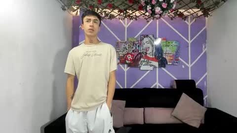chicos hot online show from April 2026 01:28:02 PM