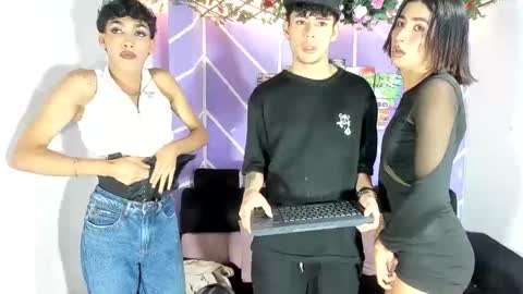chicos hot online show from April 2026 06:16:01 PM