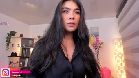 Snapshot of alexandra_ra1 chatting on December 2024 11:25:01 PM Alexandra Rodriguez online show from December 2024 11:25:01 PM