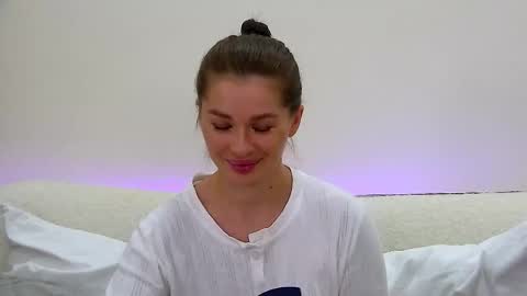 AlexandraBloom online show from October 2025 07:53:01 PM