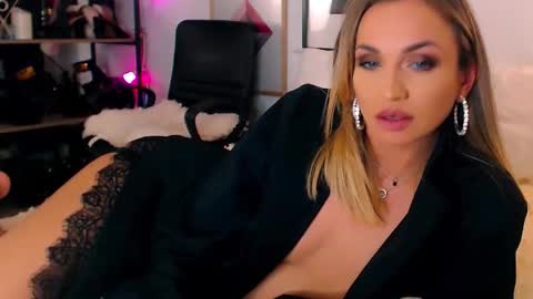 alexandrawooow online show from May 2026 08:28:02 PM