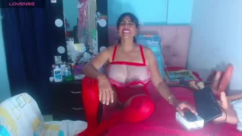 alexaqueenn online show from May 2026 11:46:02 PM