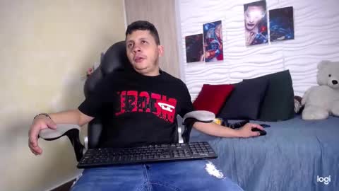 Snapshot of alexe_xx chatting on February 2025 04:31:01 AM Alex online show from February 2025 04:31:01 AM