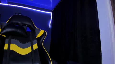 alexgiraldo__ online show from October 2025 06:14:02 AM