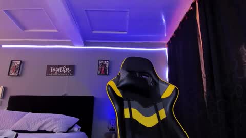 alexgiraldo__ online show from November 2025 12:29:02 PM