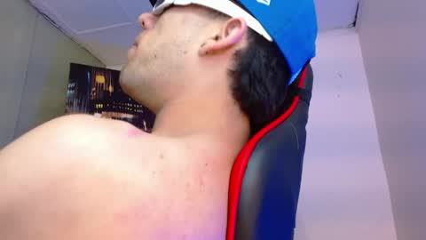 alexgiraldo__ online show from May 2026 07:00:01 PM
