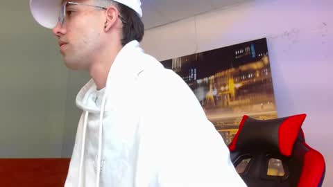 alexgiraldo__ online show from July 2026 12:19:02 PM