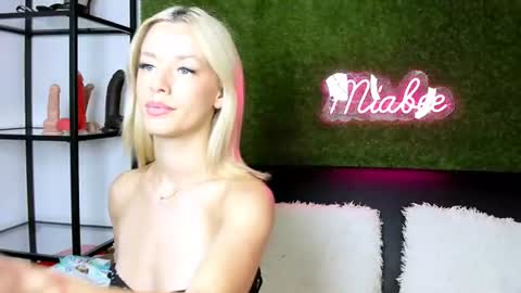 alexisbanx online show from July 2026 06:02:02 PM