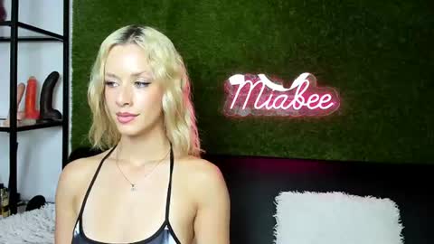 alexisbanx online show from July 2026 04:39:33 PM