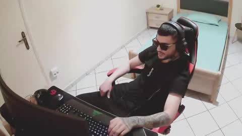 alexthepro00 online show from October 2025 07:33:02 PM