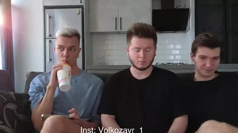 Snapshot of alexxx_d chatting on October 2025 01:21:01 PM AlexDimaIgor online show from October 2025 01:21:01 PM