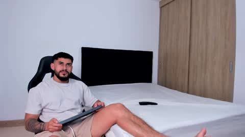 Snapshot of alexxxmachine chatting on December 2024 10:34:02 PM Alex freelance model instagram alex b229 online show from December 2024 10:34:02 PM