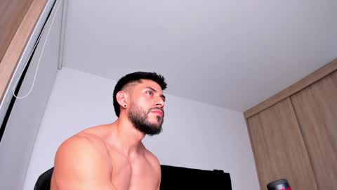 Snapshot of alexxxmachine chatting on January 2025 12:17:01 AM Alex freelance model instagram alex b229 online show from January 2025 12:17:01 AM