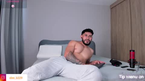 Snapshot of alexxxmachine chatting on September 2025 10:09:01 PM Alex freelance model instagram alex b229 online show from September 2025 10:09:01 PM