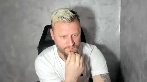 Snapshot of alexyno2020 chatting on April 2026 11:04:02 AM alexyno2022 ONLYFANS online show from April 2026 11:04:02 AM