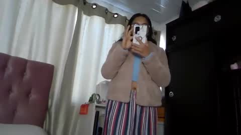 Snapshot of alia054 chatting on December 2024 03:50:02 PM Alia online show from December 2024 03:50:02 PM