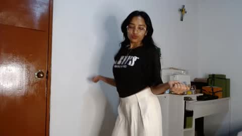 Snapshot of alia054 chatting on September 2025 01:48:02 PM Alia online show from September 2025 01:48:02 PM