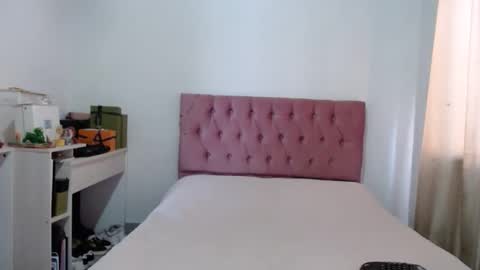 Snapshot of alia054 chatting on October 2025 01:00:02 PM Alia online show from October 2025 01:00:02 PM