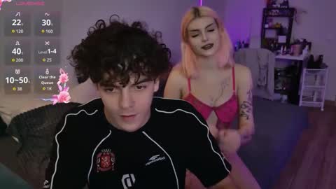 Snapshot of alice118james chatting on September 2025 06:42:01 PM alice and james online show from September 2025 06:42:01 PM