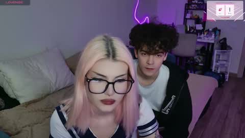 Snapshot of alice118james chatting on September 2025 01:16:02 PM alice and james online show from September 2025 01:16:02 PM