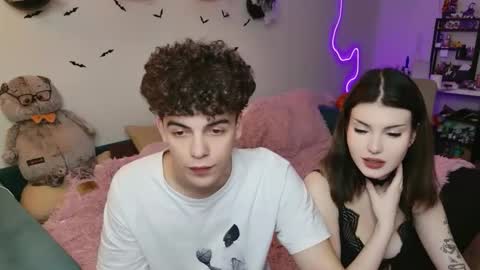 Snapshot of alice118james chatting on October 2025 06:29:01 PM alice and james online show from October 2025 06:29:01 PM