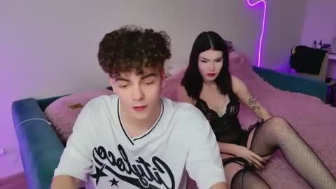 Snapshot of alice118james chatting on November 2025 12:05:02 PM alice and james online show from November 2025 12:05:02 PM