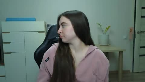 Snapshot of alice_________________________ chatting on April 2026 04:28:02 PM Alice online show from April 2026 04:28:02 PM