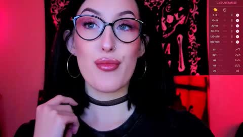 Snapshot of alice___mistress chatting on October 2025 12:33:01 AM Miss Alice online show from October 2025 12:33:01 AM