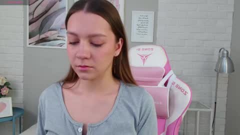 Snapshot of alice_charmy chatting on March 2025 05:09:01 AM Alice in Wonderland online show from March 2025 05:09:01 AM