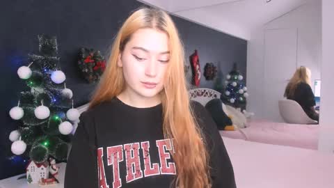 Snapshot of alice_clark13 chatting on December 2025 09:27:02 AM Alis online show from December 2025 09:27:02 AM