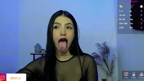 Snapshot of alice_fox___ chatting on February 2025 08:28:02 AM Manuela online show from February 2025 08:28:02 AM