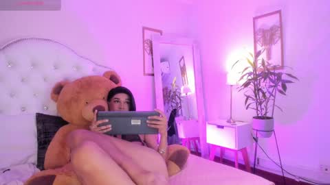 Alice Graay  online show from February 2025 05:40:02 AM