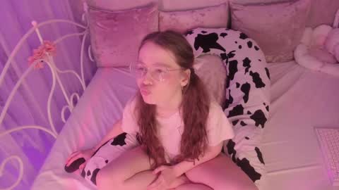 Snapshot of alice_kinky_girl chatting on March 2025 03:10:02 AM Alice online show from March 2025 03:10:02 AM