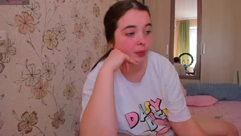 Snapshot of alice_next_door_ chatting on May 2026 10:00:01 AM Alice online show from May 2026 10:00:01 AM