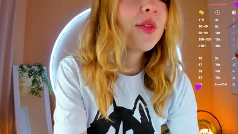 Snapshot of alice_tucci chatting on February 2025 06:46:01 AM Alice online show from February 2025 06:46:01 AM