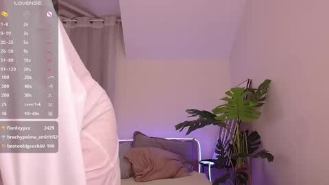 Snapshot of alice_walters chatting on March 2025 09:59:01 PM Alice online show from March 2025 09:59:01 PM