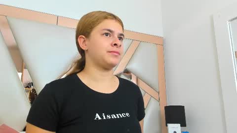 AliceCruz online show from June 2026 05:17:02 PM
