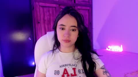 Snapshot of alicee_2 chatting on January 2025 01:04:01 PM Aliceee .. 97YP9VWGZHrefnav wishlist lists 1 online show from January 2025 01:04:01 PM