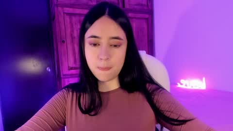 Snapshot of alicee_2 chatting on February 2025 05:03:02 PM Aliceee .. 97YP9VWGZHrefnav wishlist lists 1 online show from February 2025 05:03:02 PM