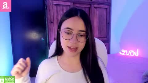 Snapshot of alicee_2 chatting on October 2025 10:37:01 AM Aliceee .. 97YP9VWGZHrefnav wishlist lists 1 online show from October 2025 10:37:01 AM