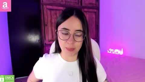 Snapshot of alicee_2 chatting on February 2026 01:05:02 PM Aliceee .. 97YP9VWGZHrefnav wishlist lists 1 online show from February 2026 01:05:02 PM