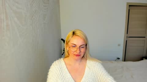 Alicee online show from April 2026 02:03:02 PM