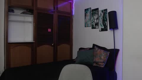 alicee_logan_ online show from October 2025 01:38:01 AM